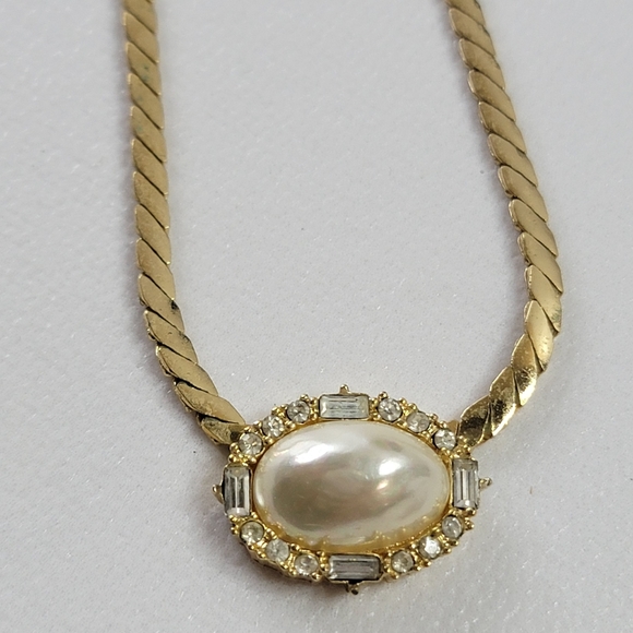 CHRISTIAN DIOR Pearl Rhinestone Pendant Necklace & DIOR Pearl Earrings - Picture 5 of 12